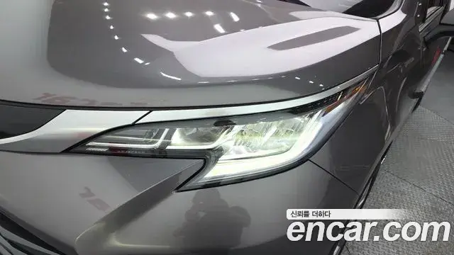 Toyota Sienna 2021 — ფოტო 5/31