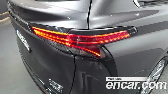 Toyota Sienna 2021 — ფოტო 17/31