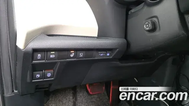 Toyota Sienna 2021 — ფოტო 22/31