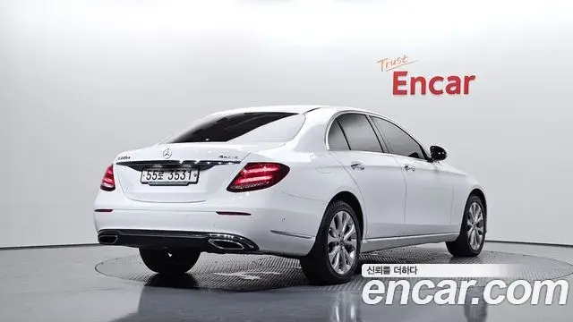 Mercedes-Benz E-Class 2019 — Şəkil 24/33