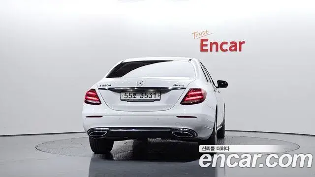 Mercedes-Benz E-Class 2019 — Şəkil 33/33