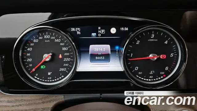 Mercedes-Benz E-Class 2019 — Şəkil 14/33