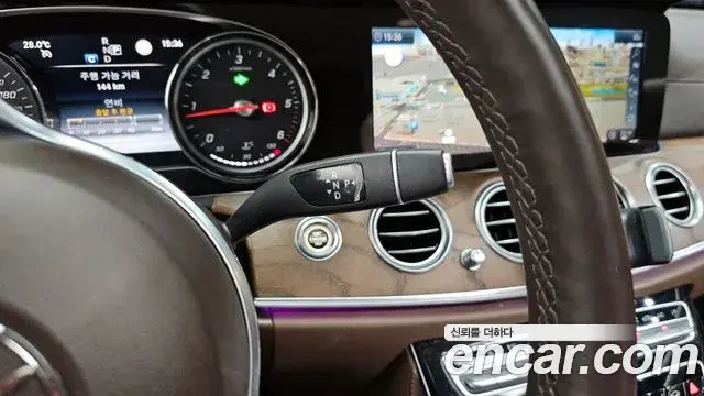 Mercedes-Benz E-Class 2019 — Şəkil 26/33