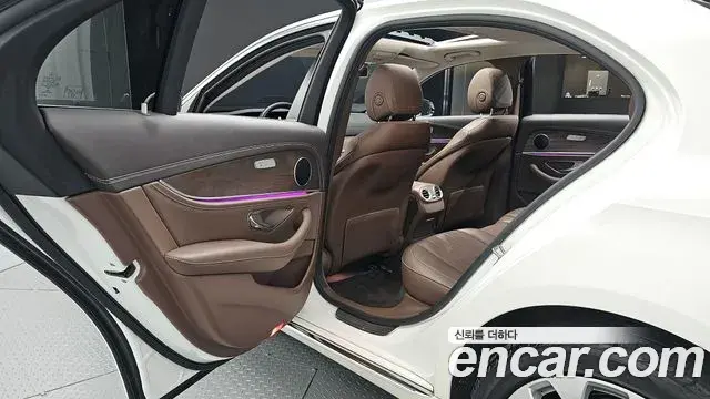 Mercedes-Benz E-Class 2019 — Şəkil 12/33