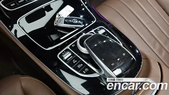 Mercedes-Benz E-Class 2019 — Şəkil 15/33