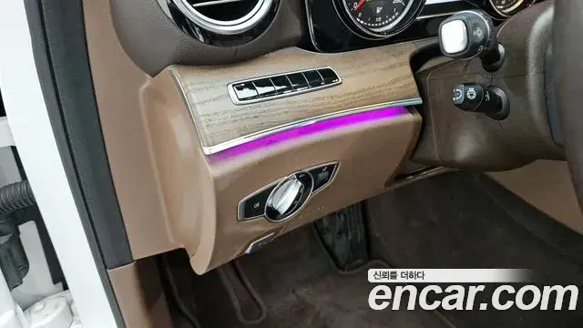 Mercedes-Benz E-Class 2019 — Şəkil 30/33