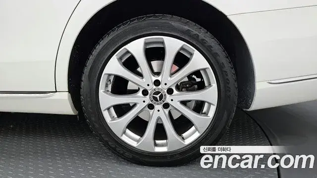 Mercedes-Benz E-Class 2019 — Şəkil 13/33