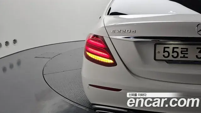 Mercedes-Benz E-Class 2019 — Şəkil 25/33
