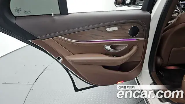 Mercedes-Benz E-Class 2019 — Şəkil 11/33