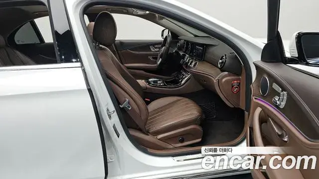 Mercedes-Benz E-Class 2019 — Şəkil 31/33