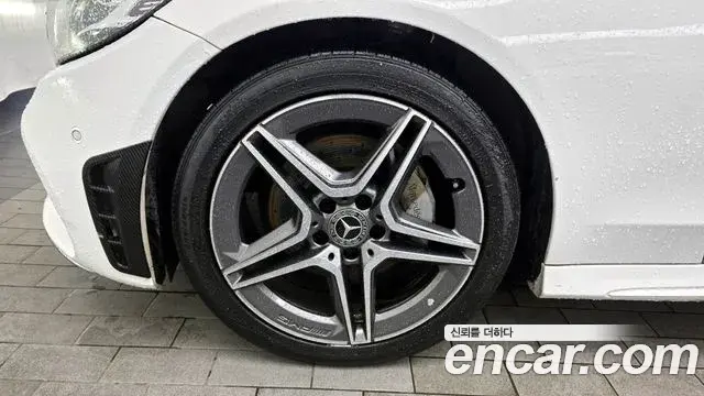 Mercedes-Benz C-Class 2019 — Şəkil 26/29