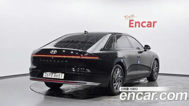 Hyundai Grandeur Hybrid 2023 — ფოტო 7/30