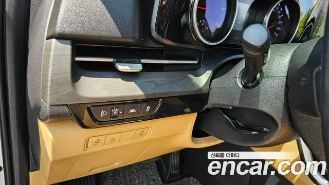 Kia Carnival 2021 — Фото 16/20