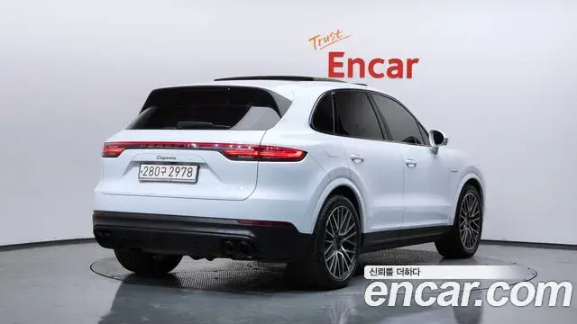 Porsche Cayenne 2020 — Фото 1/20