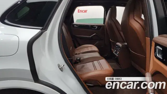 Porsche Cayenne 2020 — Фото 10/20