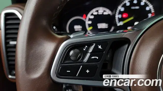 Porsche Cayenne 2020 — Фото 16/20