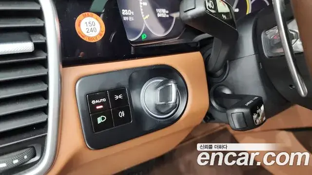 Porsche Cayenne 2020 — ფოტო 18/38