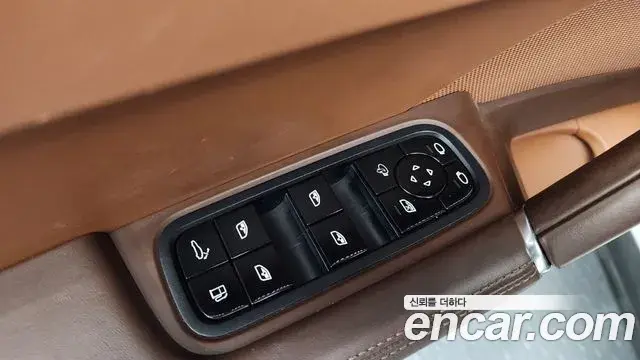 Porsche Cayenne 2020 — ფოტო 35/38