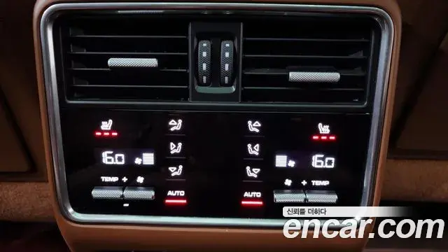 Porsche Cayenne 2020 — ფოტო 27/38