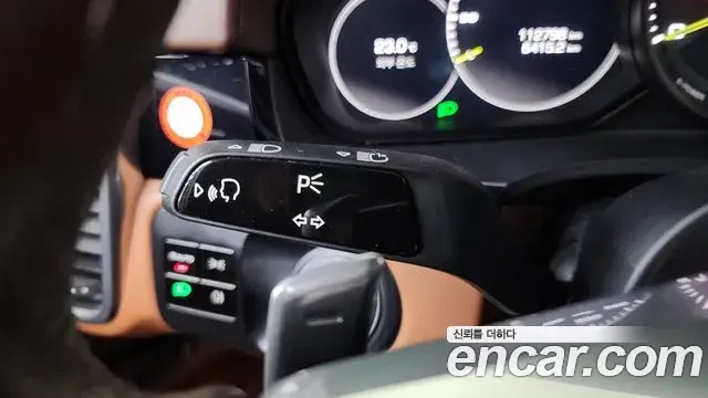 Porsche Cayenne 2020 — ფოტო 30/38