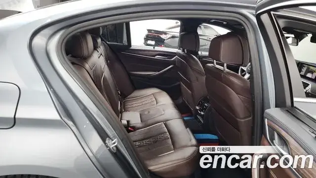 BMW 5 Series 2019 — Фото 11/20