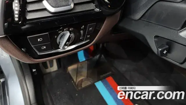 BMW 5 Series 2019 — ფოტო 25/33