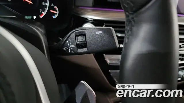 BMW 5 Series 2019 — ფოტო 31/33