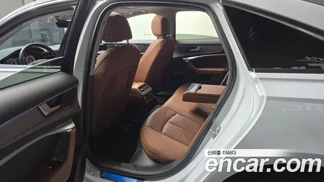 Audi A6 2021 — Şəkil 16/31