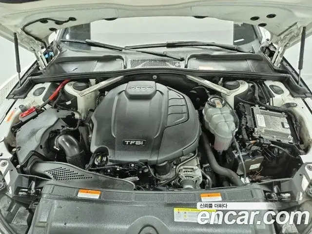 Audi A4 2019 — ფოტო 11/19