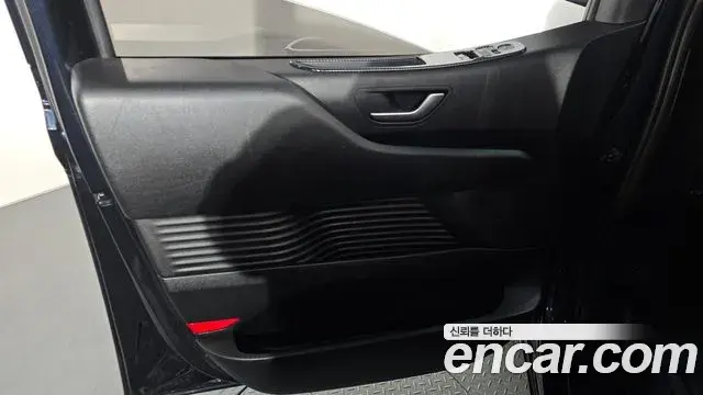 Hyundai Staria 2021 — ფოტო 13/30