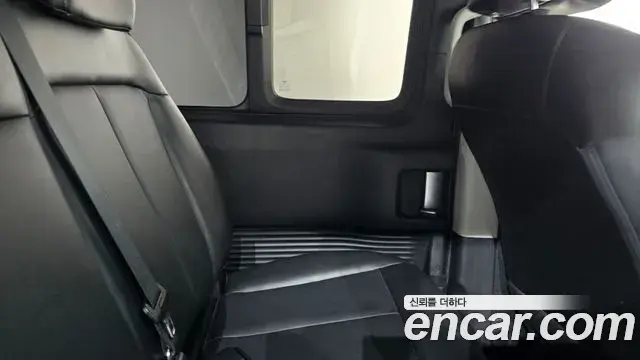 Hyundai Staria 2021 — ფოტო 14/30