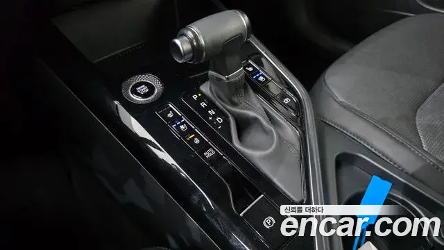 Kia Niro 2022 — ფოტო 26/33