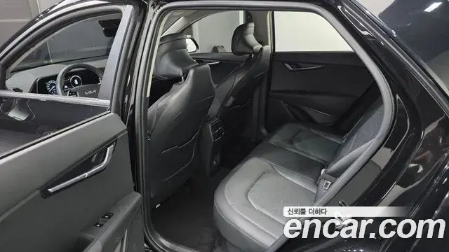 Kia Niro 2022 — ფოტო 23/33