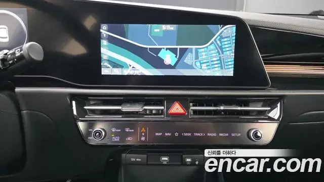 Kia Niro 2022 — ფოტო 14/33