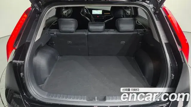 Kia Niro 2022 — ფოტო 25/33