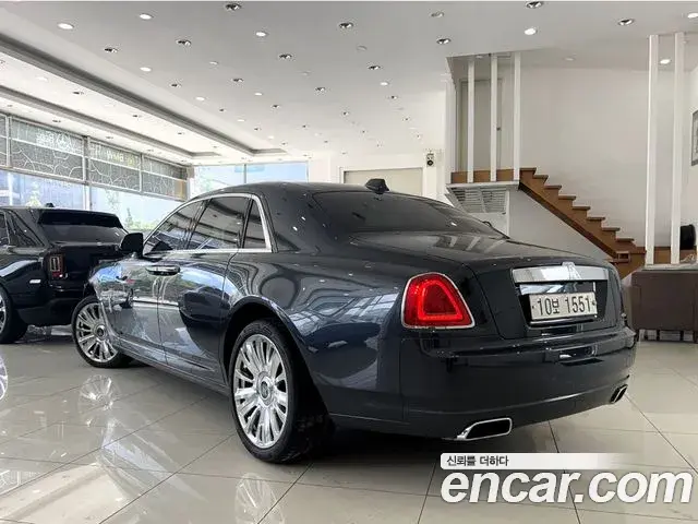 Rolls-Royce Ghost 2018 — Photo 8/20