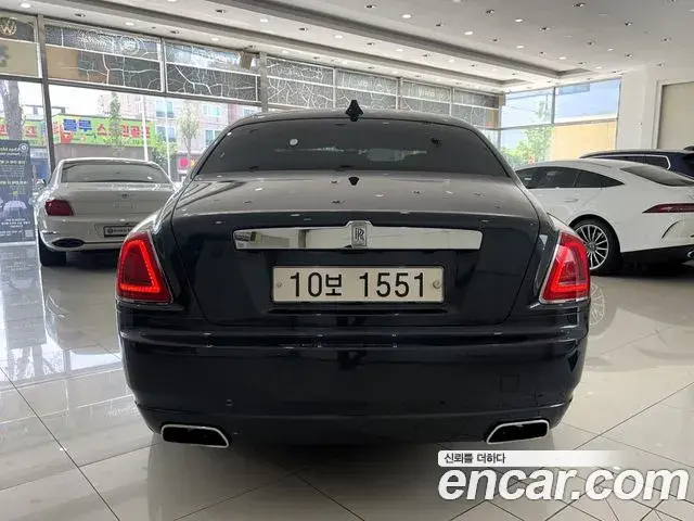 Rolls-Royce Ghost 2018 — Photo 10/20