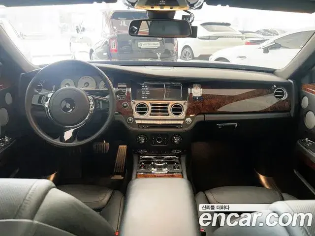 Rolls-Royce Ghost 2018 — Photo 15/20