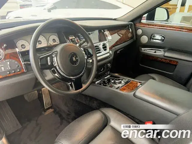Rolls-Royce Ghost 2018 — Photo 5/20
