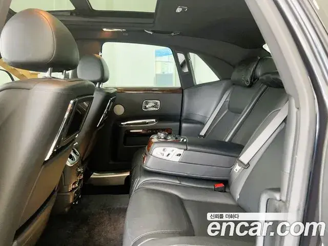 Rolls-Royce Ghost 2018 — Photo 6/20