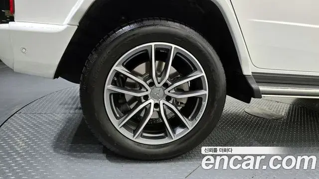 Mercedes-Benz G-Class 2025 — Photo 18/33