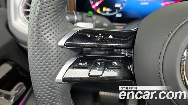 Mercedes-Benz G-Class 2025 — Photo 23/33