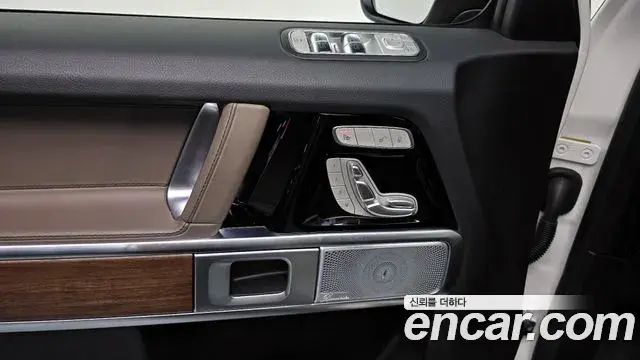 Mercedes-Benz G-Class 2025 — Photo 12/33
