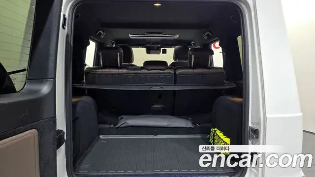 Mercedes-Benz G-Class 2025 — Photo 13/33