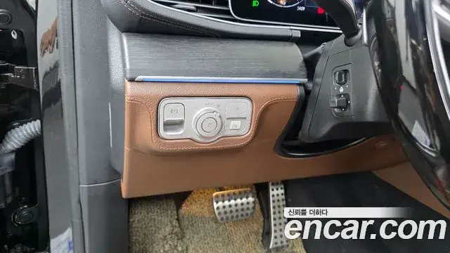 Mercedes-Benz GLS-Class 2024 — Photo 4/34