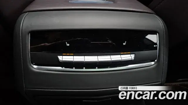 Cadillac Escalade 2022 — Фото 18/20