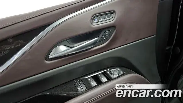 Cadillac Escalade 2022 — Фото 19/20