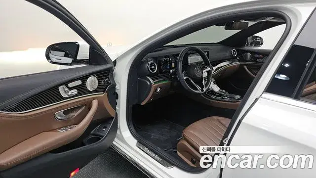 Mercedes-Benz E-Class 2022 — Фото 10/20