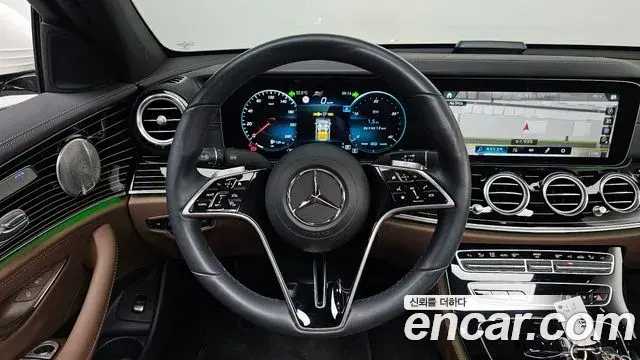 Mercedes-Benz E-Class 2022 — Фото 12/20