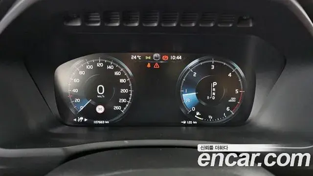 Volvo XC90 2018 — Şəkil 12/20